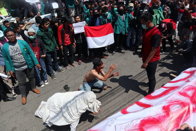 demonstrasi mahasiswa di ponorogo