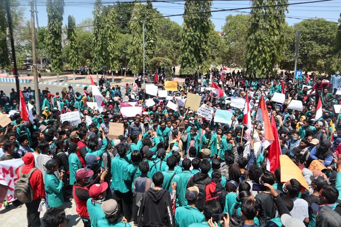 demonstrasi mahasiswa di ponorogo