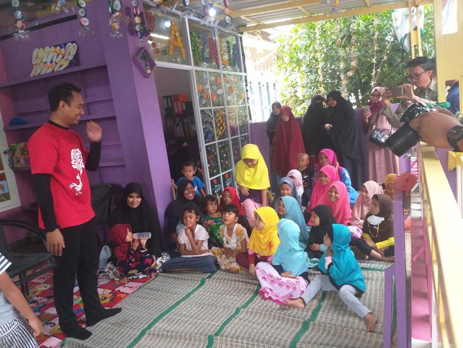 keceriaan anak pekanbaru di rumah aman asap