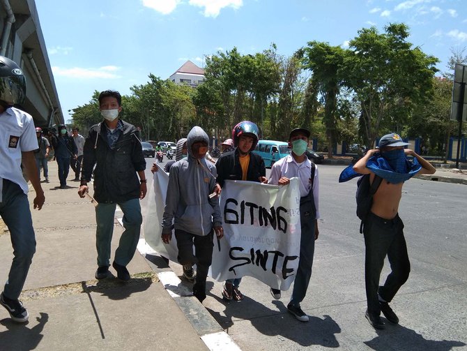 ratusan pelajar digelandang ke mapolda sulsel