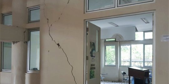 Satu Penambang di Ambon Tewas Tertimbun Pasir & Batu saat Gempa M 6,8