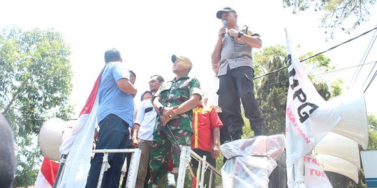 Temui Demonstran Pelajar, Anggota DPRD Garut Diacungi Jari Tengah dan Disoraki