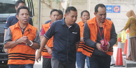 Empat Tersangka KPK Jalani Pemeriksaan