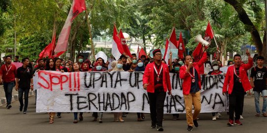 Protes Tindakan Represif Polisi, Mahasiswa Demo di DPRD Sumut