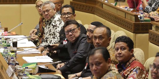 Mendagri, KPU, dan Bawaslu Bahas Persiapan Pilkada 2020 dengan Komisi II DPR