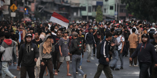 Kegelisahan Ghufron di Antara Istri Hamil dan Kericuhan Demo di Senayan