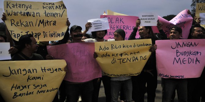 Jurnalis Unjuk Rasa di Istana Kecam Kekerasan Dilakukan Polisi