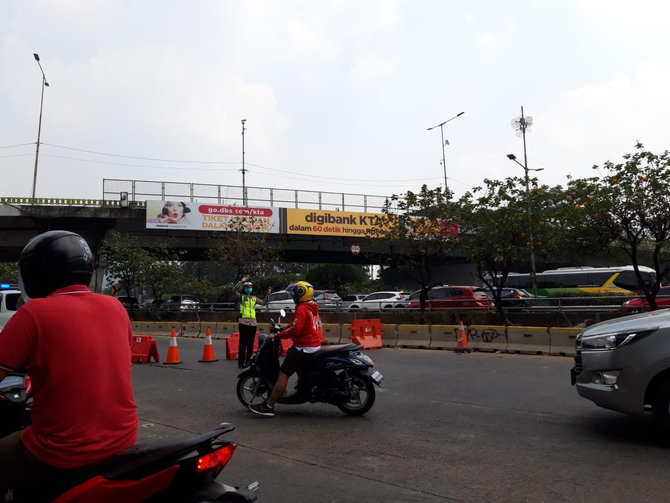 dpr masih dijaga ketat polisi