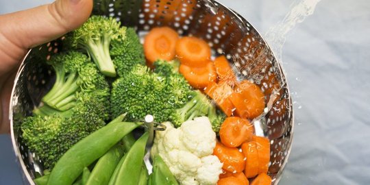 5 manfaat kesehatan yang bisa diperoleh dari mengukus makanan