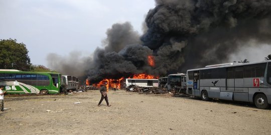 Puluhan Bus Transjakarta yang Terbakar di Tangsel Bukan Milik Pemprov DKI