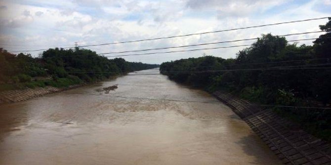 Air Berwarna Hitam, Sungai Bengawan Solo Diduga Tercemar Limbah Berbahaya