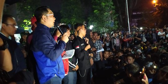 Temui Pendemo, Ridwan Kamil Janji Bawa Tuntutan soal RUU Bermasalah ke Pemerintah