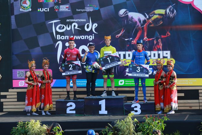 robbie hucker sebagai juara umum international tour de banyuwangi ijen itdbi 2019