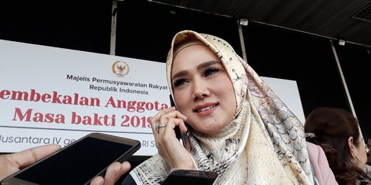 Saat Mulan Jameela Kaget Diingatkan Sambungan Telepon Telah Putus