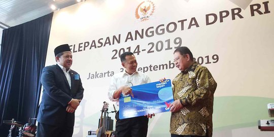 Taspen Bayarkan Tabungan Hari Tua Anggota DPR dan DPD Periode 2014-2019 Rp7,58 M