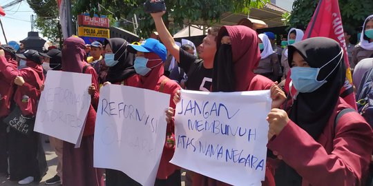 Mahasiswa Surabaya Desak Polisi Tuntaskan Kasus Penembakan Demonstran di Kendari