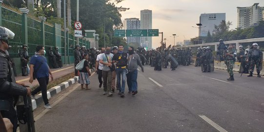 Demo di Depan DPR, Polisi Diduga Amankan Seorang Provokator