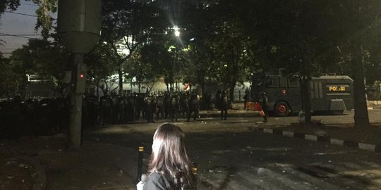 Massa Pendemo Berkumpul di Jl Palmerah, Terdengar Dua Kali Tembakan Gas Air Mata