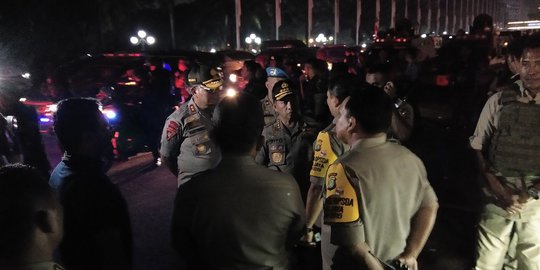 Kapolri dan Panglima Tinjau Anggota Bertugas Amankan Demo di DPR