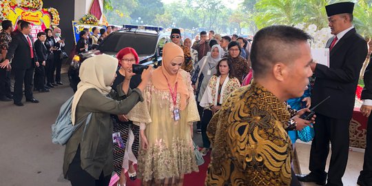 Anggota DPR Baru Rano Karno dan Mulan Jameela Tiba di Gedung Parlemen