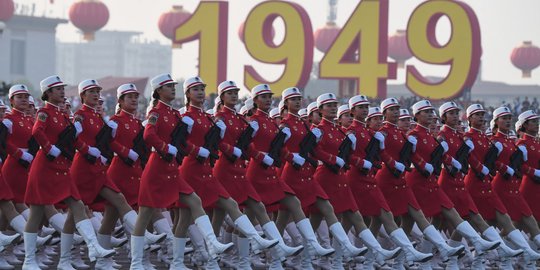 Aksi Prajurit Cantik China dalam Parade Militer HUT 70 Tahun RRC