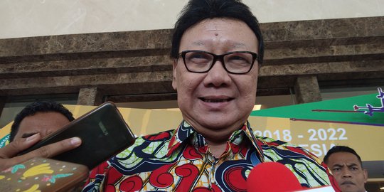 Presiden Jokowi Tunjuk Tjahjo Kumolo Jadi Plt Menkum HAM