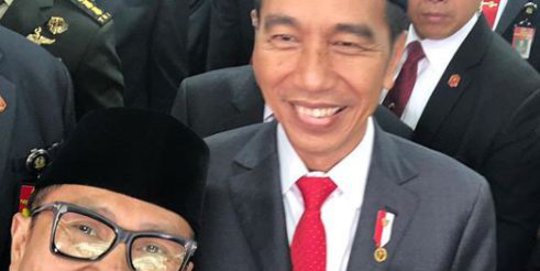 Dilantik Jadi Anggota DPR, Eko Patrio Pamer Foto Bareng Jokowi