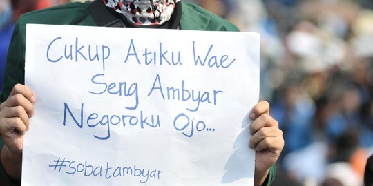 Poster-poster Lucu Mahasiswa Saat Demo di DPR