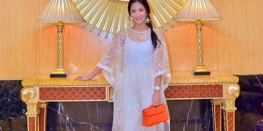 deretan artis indonesia nan cantik geluti bisnis perhiasan, makin tajir!