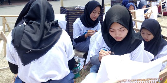 Jokowi Bangga Batik Jadi Muatan Lokal di Sekolah