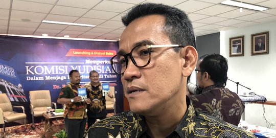 Membandingkan Alasan Kegentingan Memaksa Perppu KPK dengan Perppu Ormas