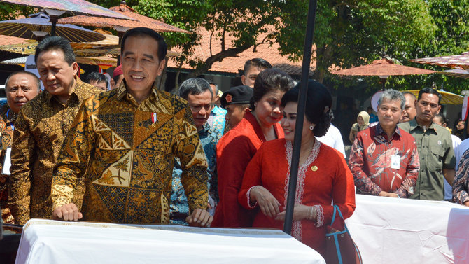 bank bri sambut puncak peringatan hari batik nasional