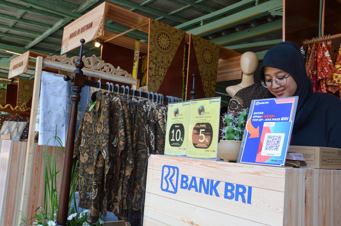 bank bri sambut puncak peringatan hari batik nasional