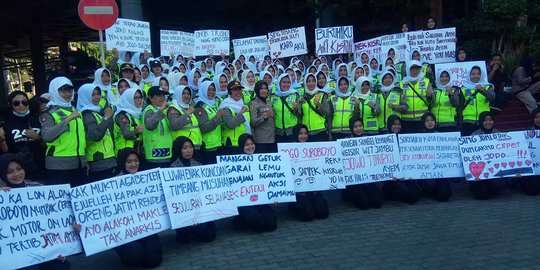 Gara-Gara Polwan Cantik, Buruh yang Demo di DPRD Jatim jadi Gagal Fokus