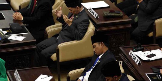tidur saat sidang rev1