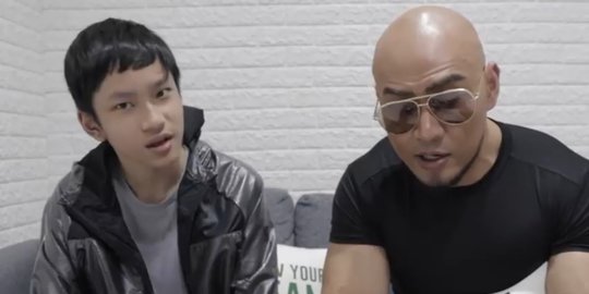 bisa punya tubuh kekar seperti sang papa rev1