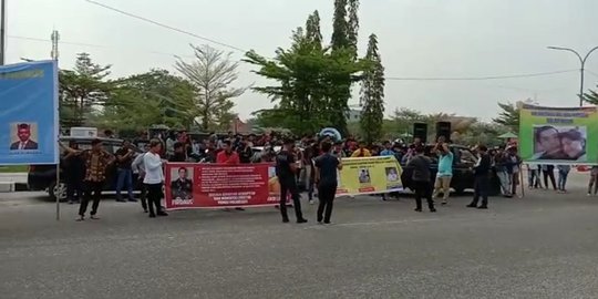 Beristri Dua, Wali Kota Pekanbaru Didemo Mahasiswa dan Pemuda Riau