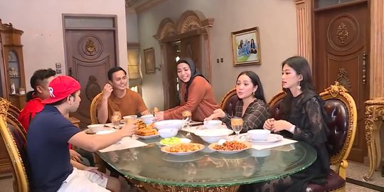 intip isi rumah muzdalifah bak istana, ada masjid megah hingga kebun yang luas