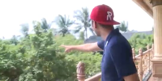 di belakang rumah rev3