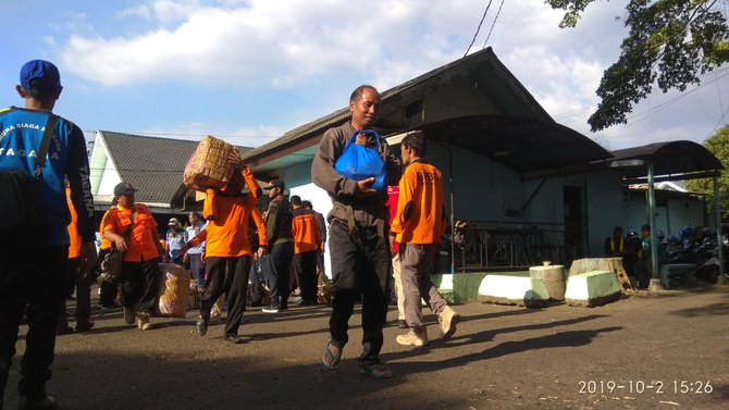 khofifah temui perantau yang pulang dari wamena