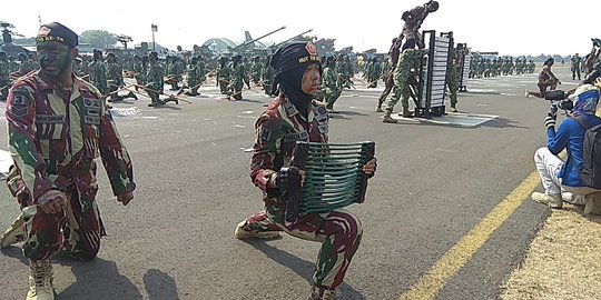 Dipimpin Panglima, 6.806 Personel Pamer Keahlian di Gladi Bersih HUT ke-74 TNI
