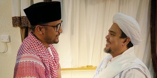 Momen Hengky Kurniawan Bertemu Habib Rizieq Saat Umrah di Tanah Suci