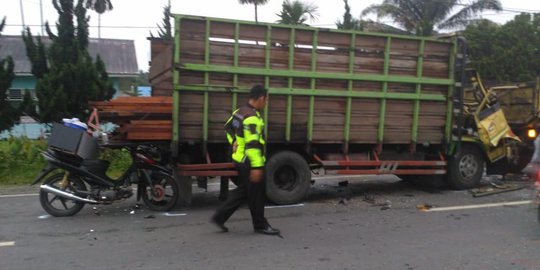 Truk Diesel Seruduk Fuso di Simalungun, 2 Tewas