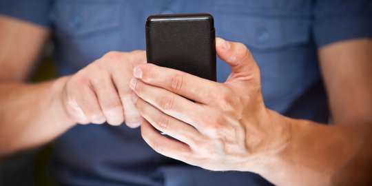 4 zodiak ini paling jago flirting lewat chat