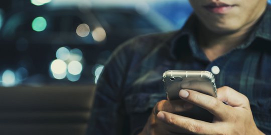 4 zodiak ini paling jago flirting lewat chat