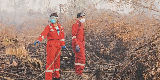 Lihat Aksi Awkarin Ikut Padamkan Kabakaran Hutan di Kalimantan