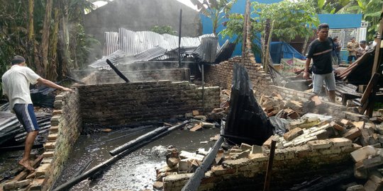 Si Jago Merah Mengamuk di 2 Lokasi, 8 Rumah di Medan Terbakar