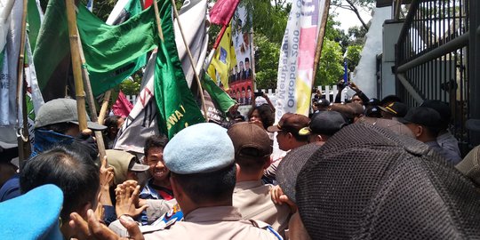 Geruduk Gedung DPRD, Mahasiswa Sebut Gubernur Tidak Becus Benahi Banten