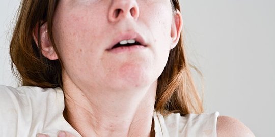 5 masalah kesehatan yang bisa dialami wanita ketika memiliki payudara terlalu besar