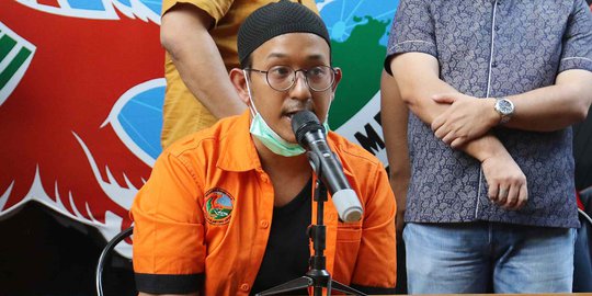 Ekspresi Komedian Rifat Umar Jadi Tersangka Kasus Kepemilikan Ganja